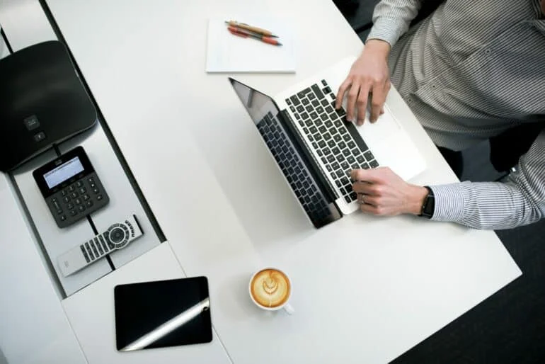Navigating the Transition from Employee to Entrepreneur: Key Strategies for Success